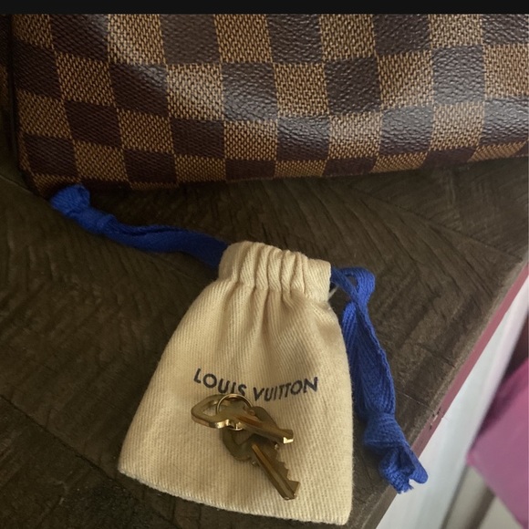 Authentic Lv purse (Speedy 25)SOLD - Picture 6 of 6
